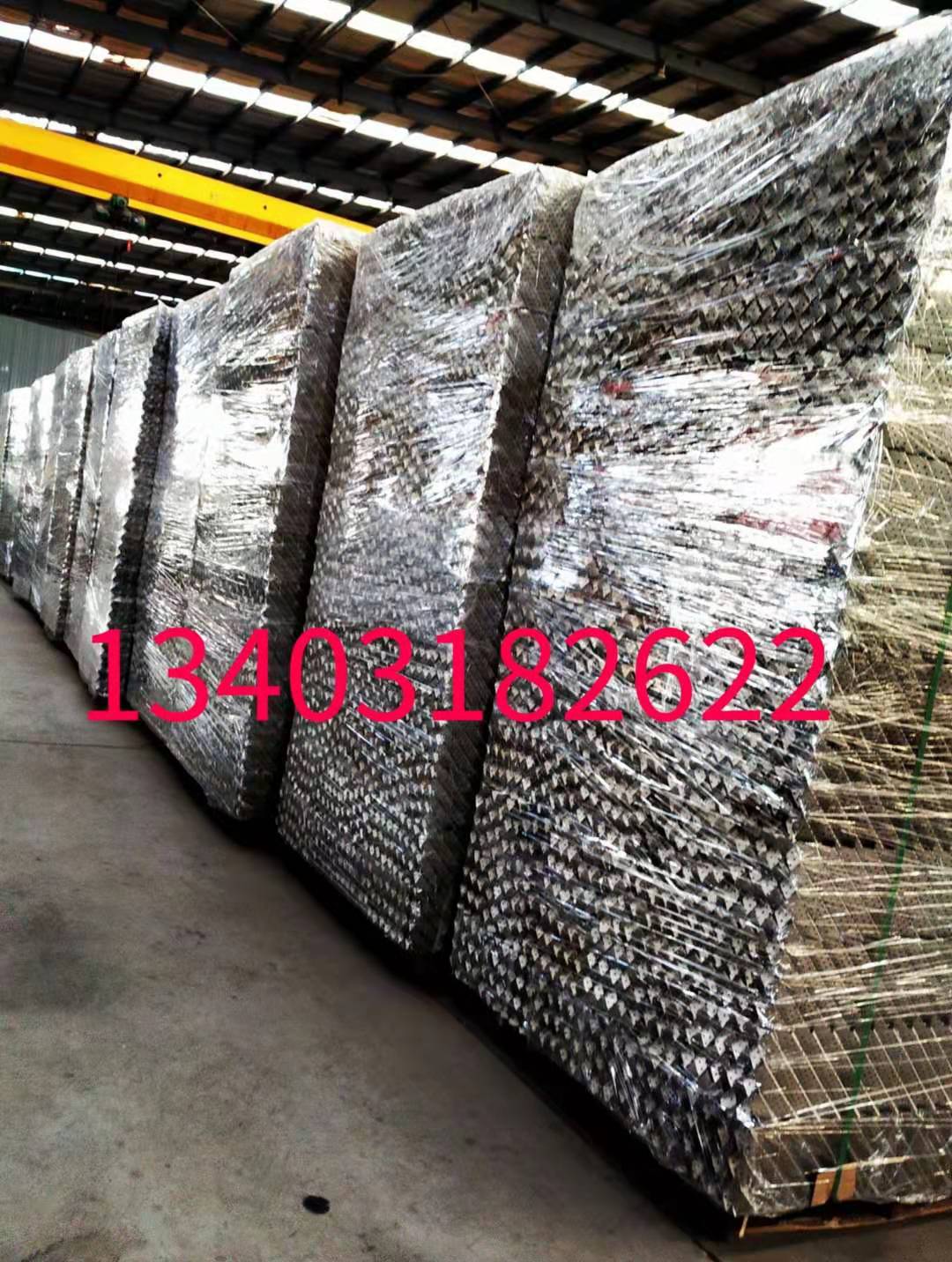 河北汇恒生产车间打包孔板填料完成等待发货